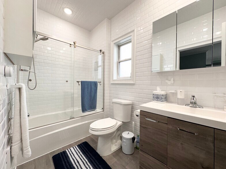 Building Photo - 37 Spruce St