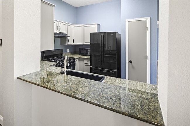 Building Photo - 916 Crested Point Dr