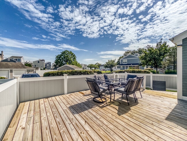 Building Photo - 92 Limewood Ave