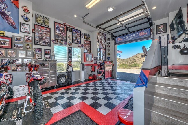 Building Photo - 5861 E Cloud Rd