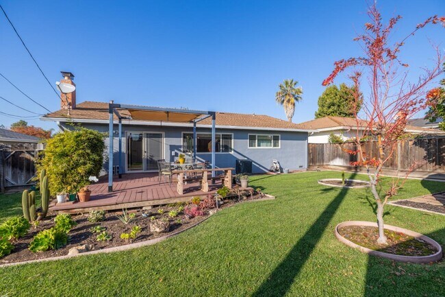 Building Photo - 3276 Andora Dr