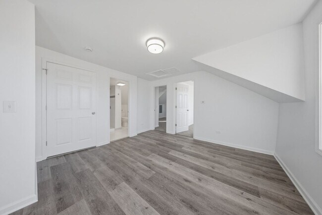 Building Photo - 835 Bishop Ave