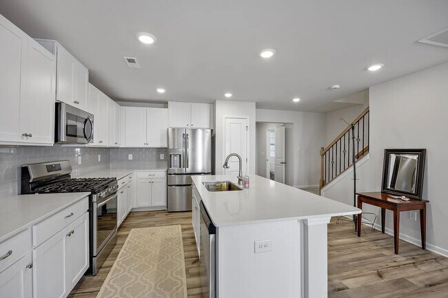 Building Photo - Family Friendly 3 Bedroom Townhome in Pendleton