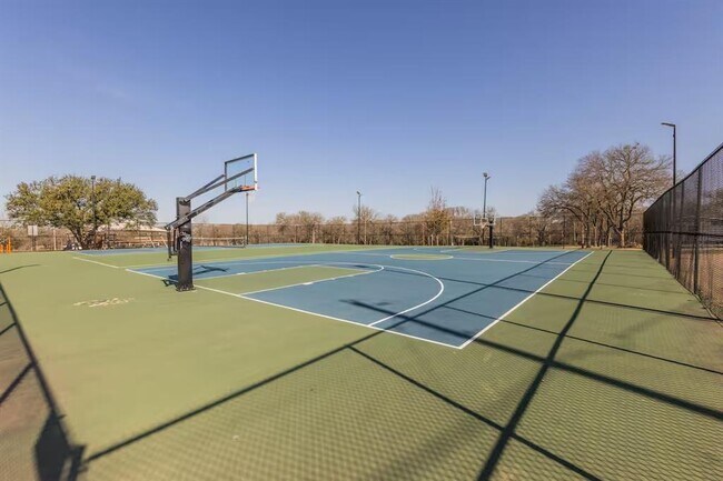 Building Photo - 1212 N Main St