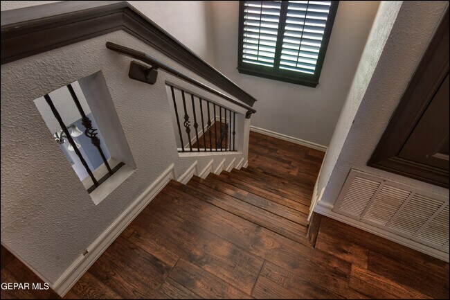 Building Photo - 5649 Valley Maple Dr
