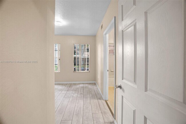 Building Photo - 1008 Belmont Ln