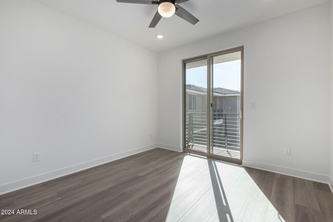 Building Photo - 2121 W Sonoran Desert Dr