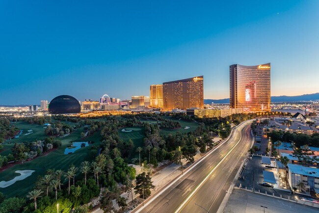 Building Photo - Fully Furnished High Rise with Wynn Golf Course Views!