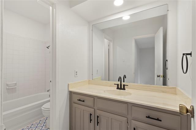 Building Photo - 2908 Nova Dr