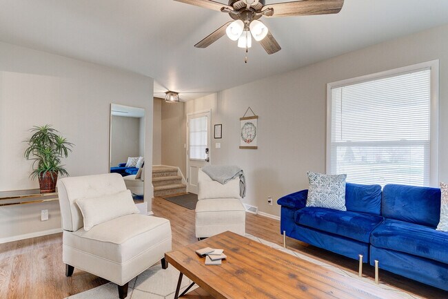 Building Photo - 2421 Saratoga Rd