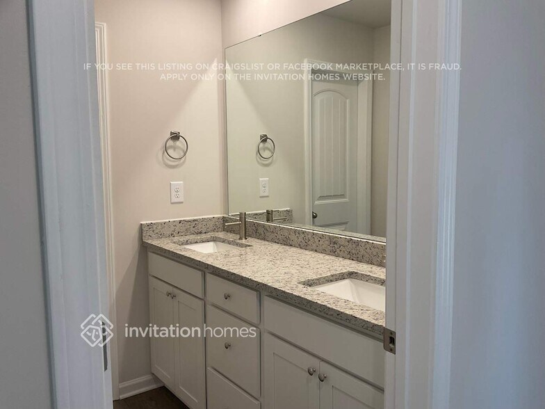 Building Photo - 203 White Flds Ave