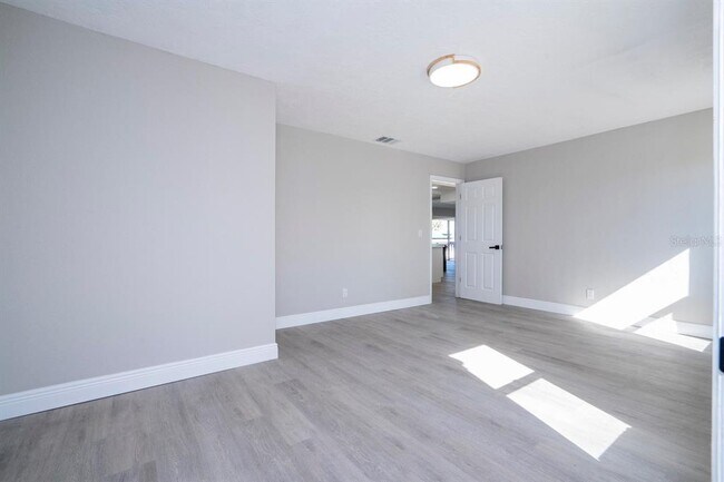 Building Photo - 809 59th Ave