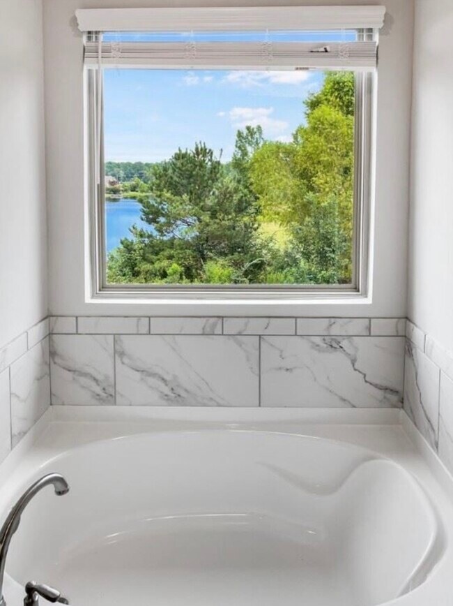 Building Photo - 2115 Teale Ln