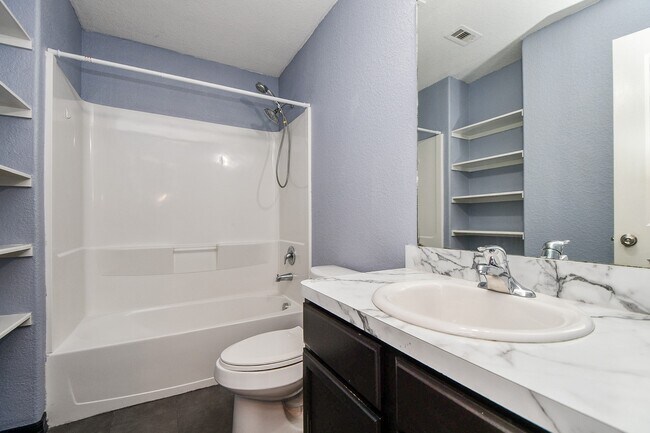 Building Photo - 2015 Treasure Mountain Dr