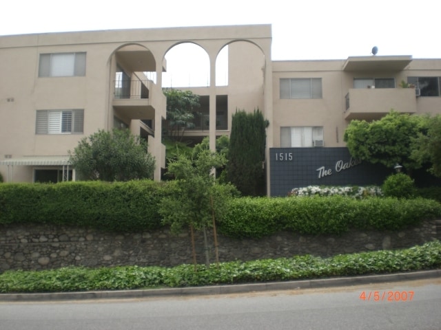 Building Photo - 1515 Oak St