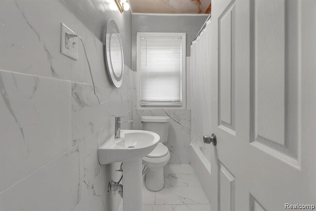 Building Photo - 15852 Washburn St