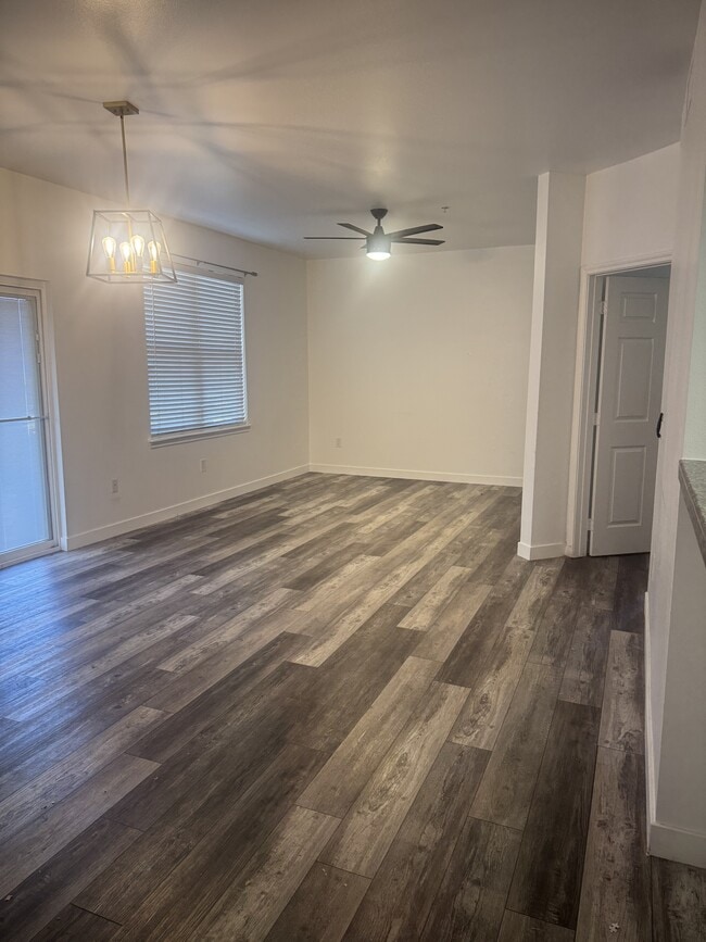 Building Photo - 12926 Ironstone Way