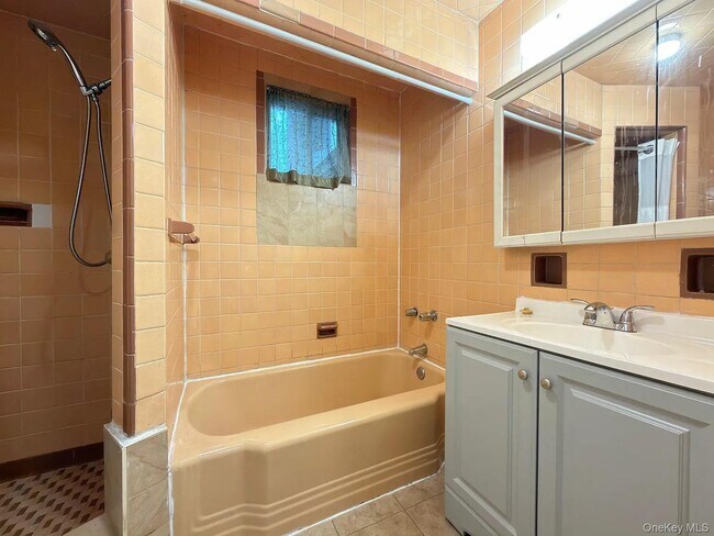 Building Photo - 18 Bedford Ave