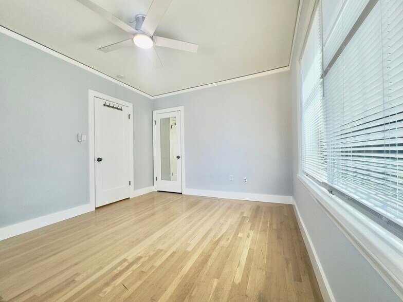 Building Photo - 161 Perry Pl
