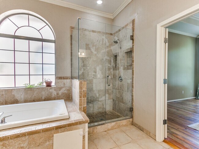 Building Photo - Large 4-Bedroom Home in Edmond Schools