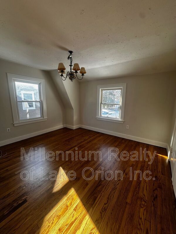 Building Photo - 24 Utica Rd