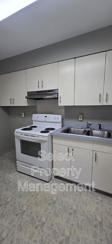Building Photo - 5016 S Camden Dr