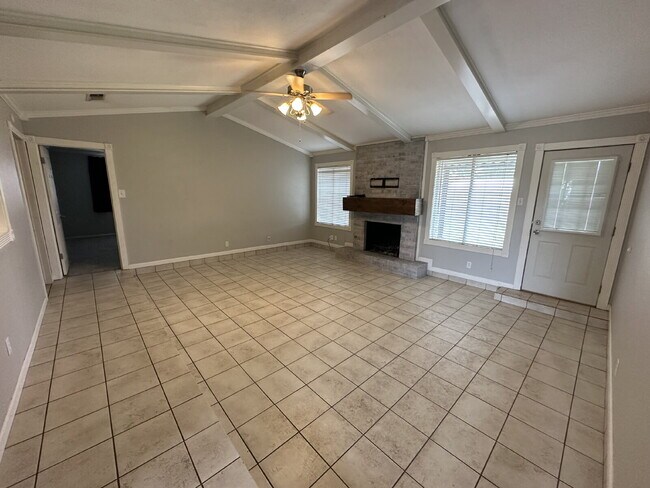 Building Photo - Spacious 3/2 in Central Lubbock!