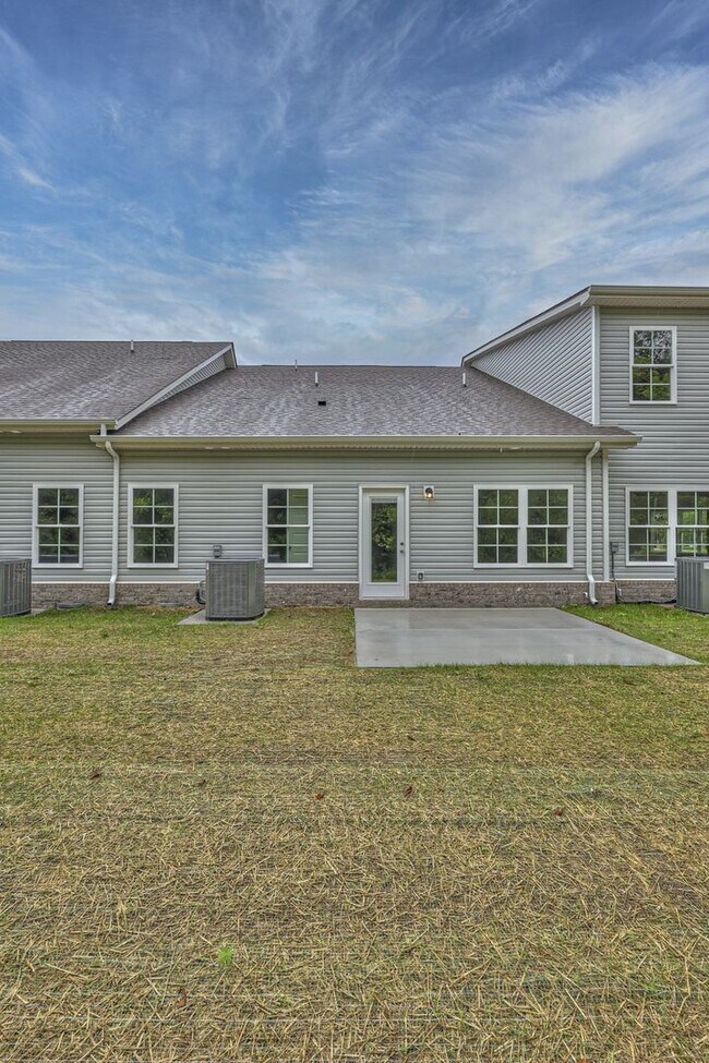Building Photo - Modern Townhome in Manchester TN