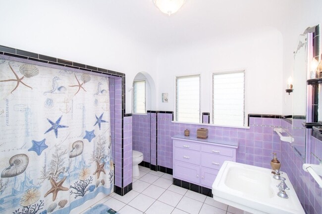 Building Photo - Exclusive 2 Bed/1 Bath Spanish-Style Home ...