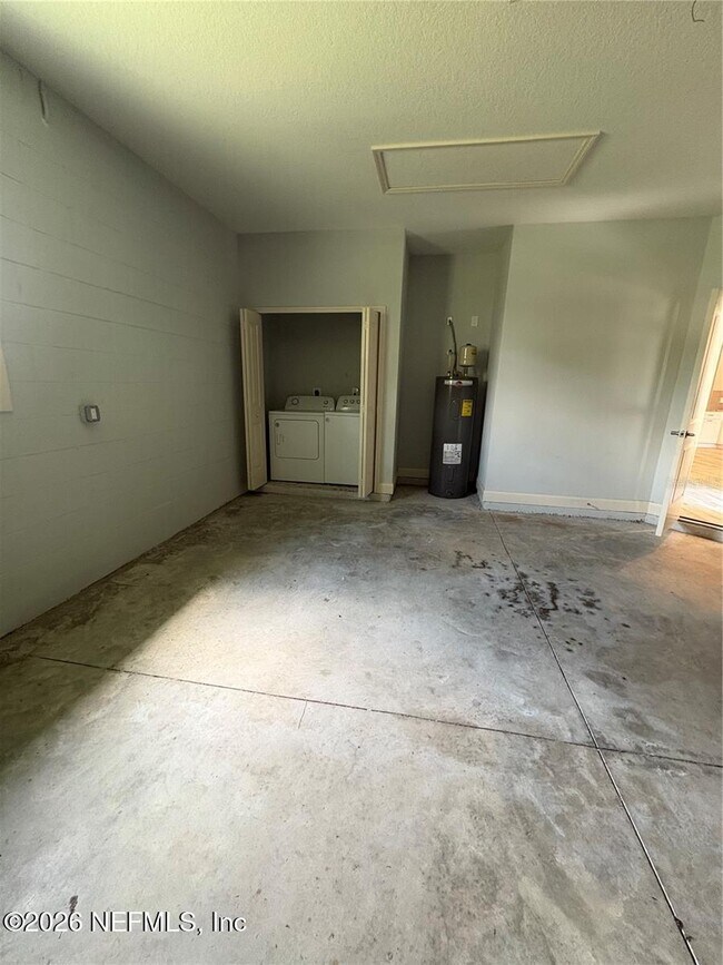 Building Photo - 20 Eton Ln