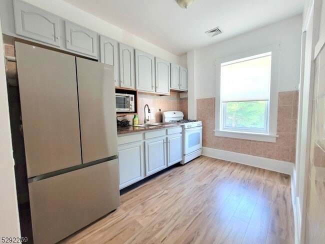 Building Photo - 551 Franklin Ave