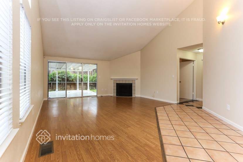 Building Photo - 1080 Mission Cir