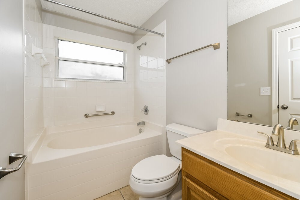 Building Photo - 1525 Ashleigh St