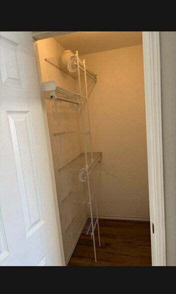 Building Photo - 110 W Park St