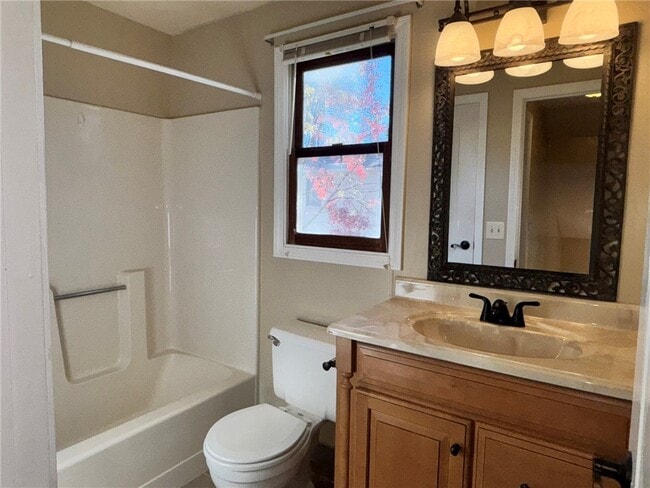 Building Photo - 16 Walnut Cir