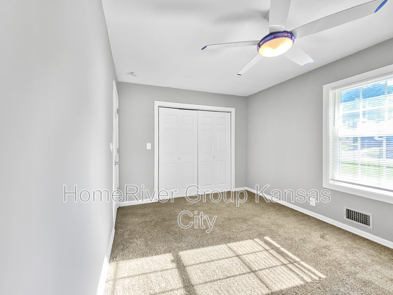 Building Photo - 3913 S Lynn St
