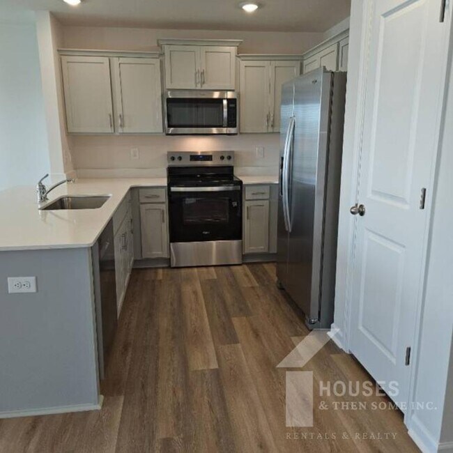 Building Photo - 770 Embark Cir