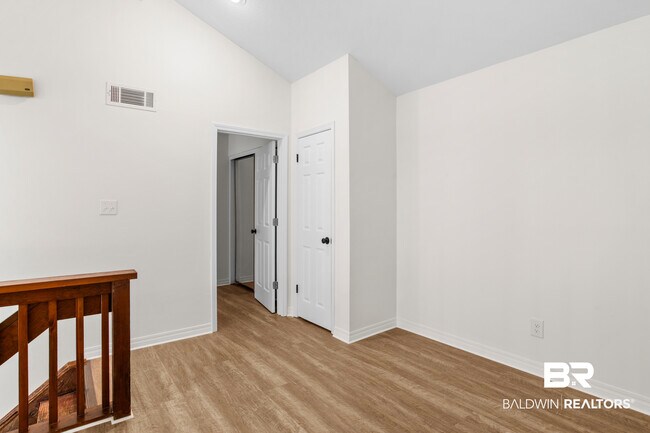 Building Photo - 200 Parma Dr