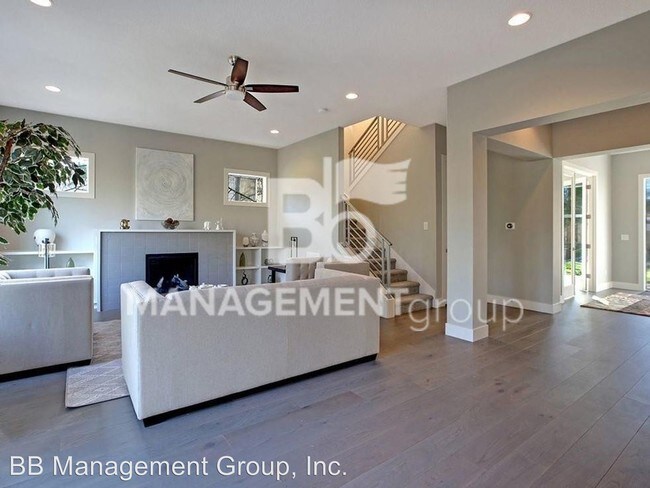 Building Photo - 3 br, 2.5 bath House - 10805 NW Cornell Rd