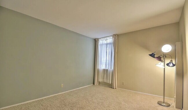 Building Photo - Charming 1-Bed San Francisco Retreat with Fireplace & Granite Finishes!