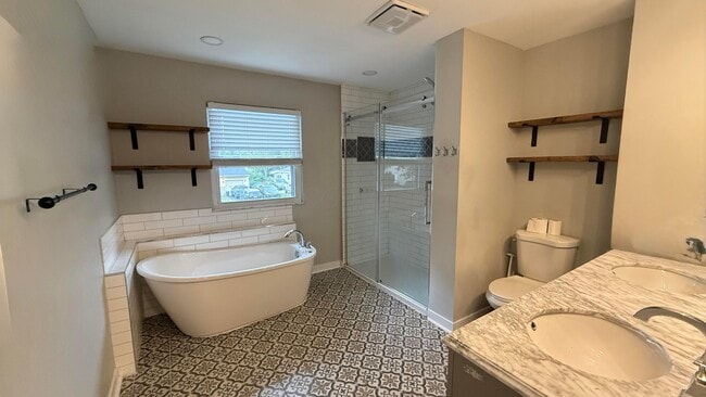 Building Photo - 321 Heil Dr