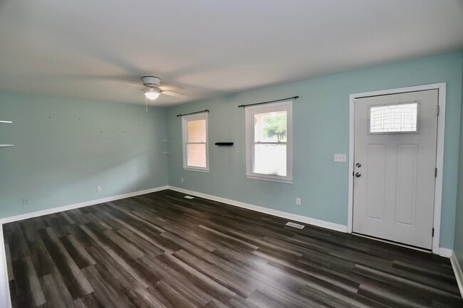 Building Photo - 807 N Guignard Dr
