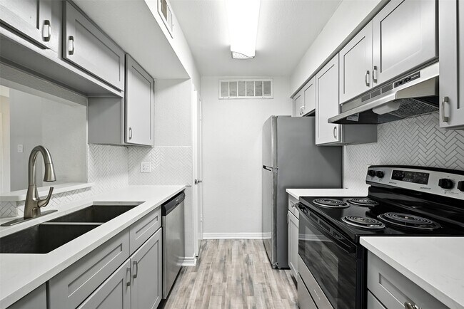 Primary Photo - 2800 Jeanetta St