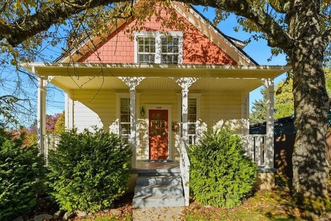 Building Photo - Charming Updated Home in SE Portland!