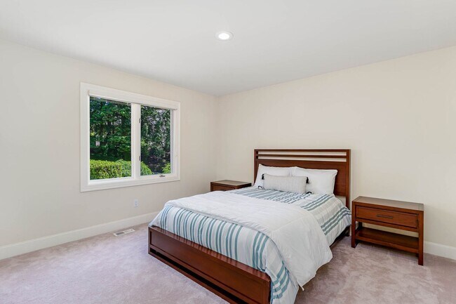Building Photo - 4Bd/3.5Ba Issaquah Home