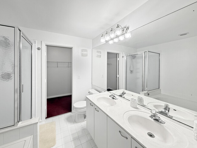 Building Photo - 4866 SW 32nd Terrace