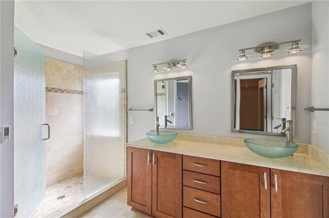 Building Photo - 2979 Rosebrook Dr