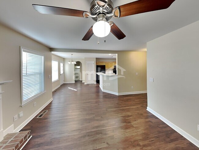 Building Photo - 2814 Sutherland Dr