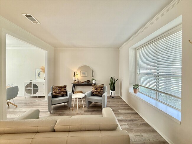 Building Photo - 2 Twin Feather Pl