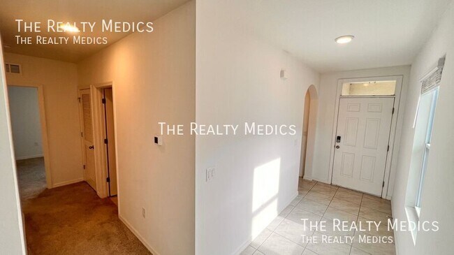 Building Photo - 522 Armoyan Wy